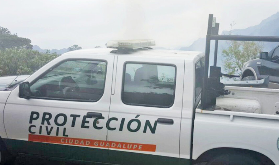 Persiste incendio en sierra de Santiago, Nuevo León