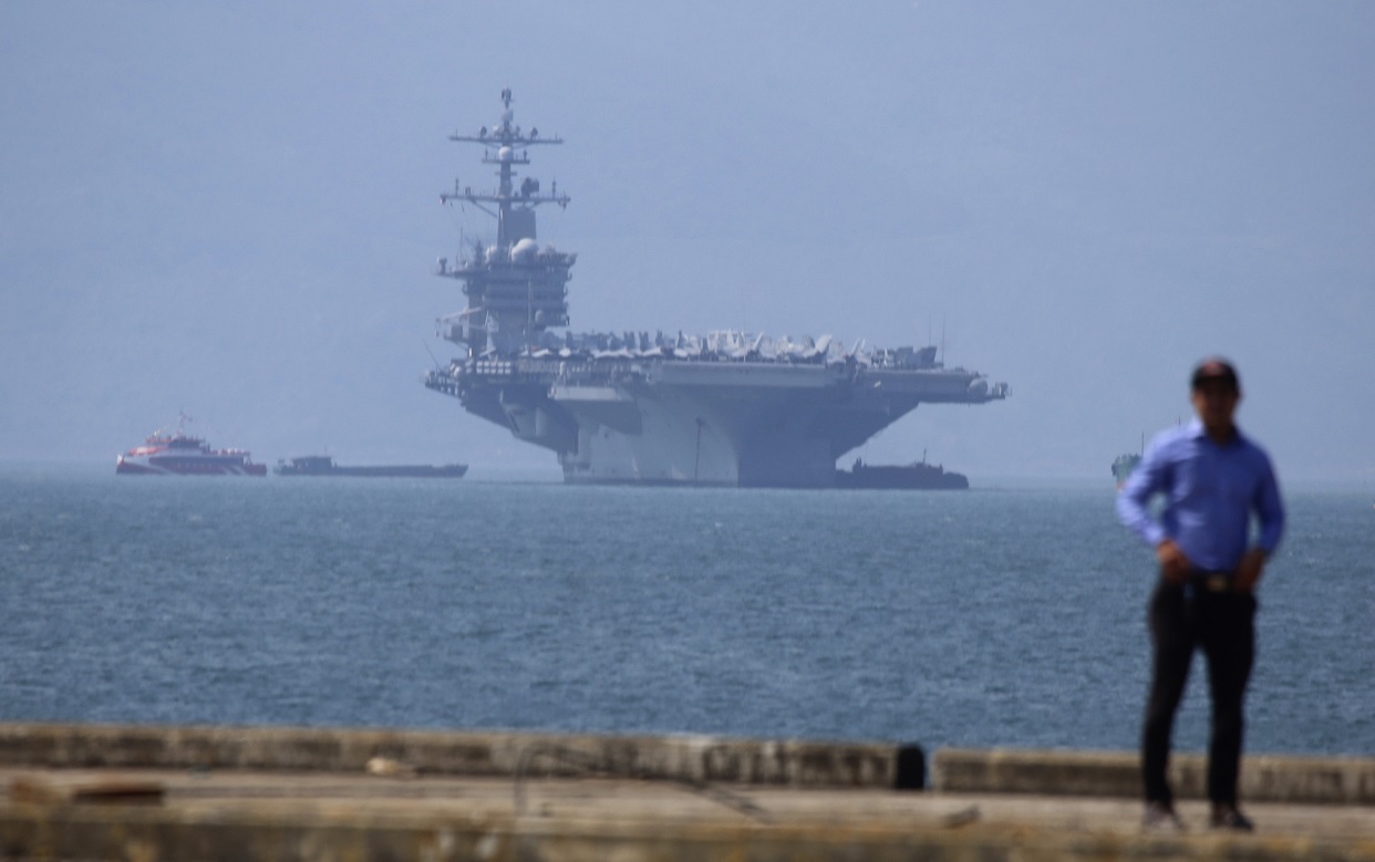 Portaviones USS Carl Vinson realiza histórica visita Vietnam