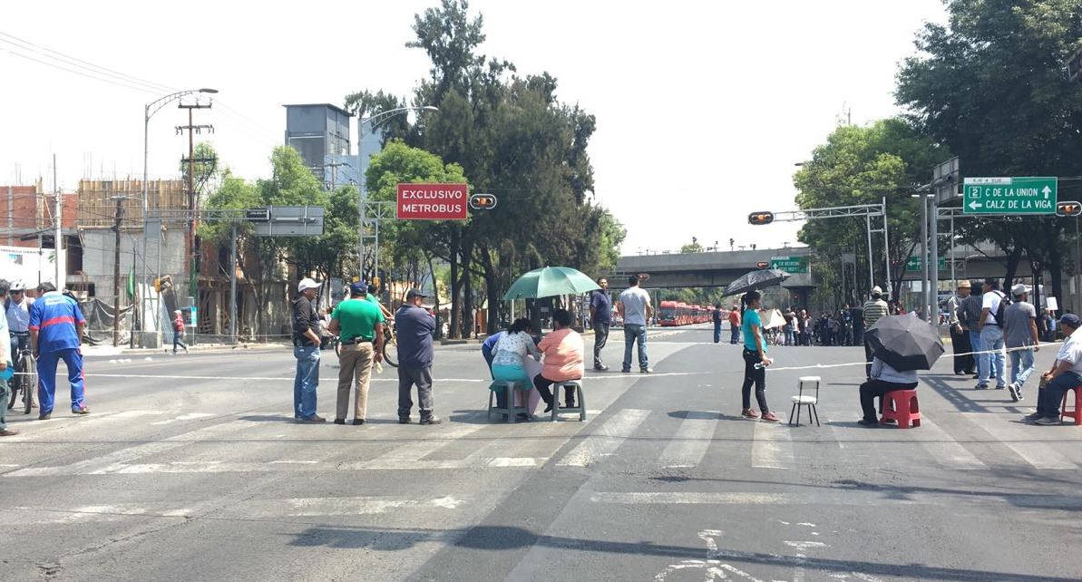 Vecinos de Iztacalco protestan por falta de agua