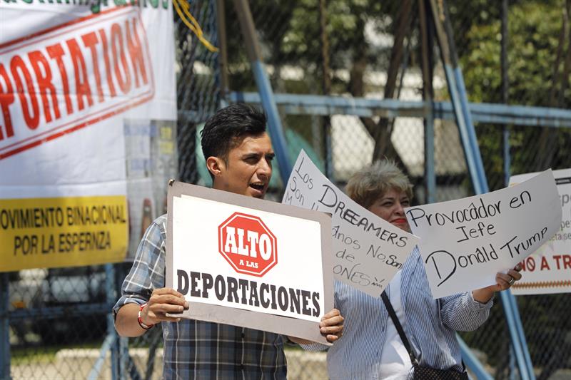 'Dreamers’ protestan en El Paso, Texas, contra política migratoria de Trump