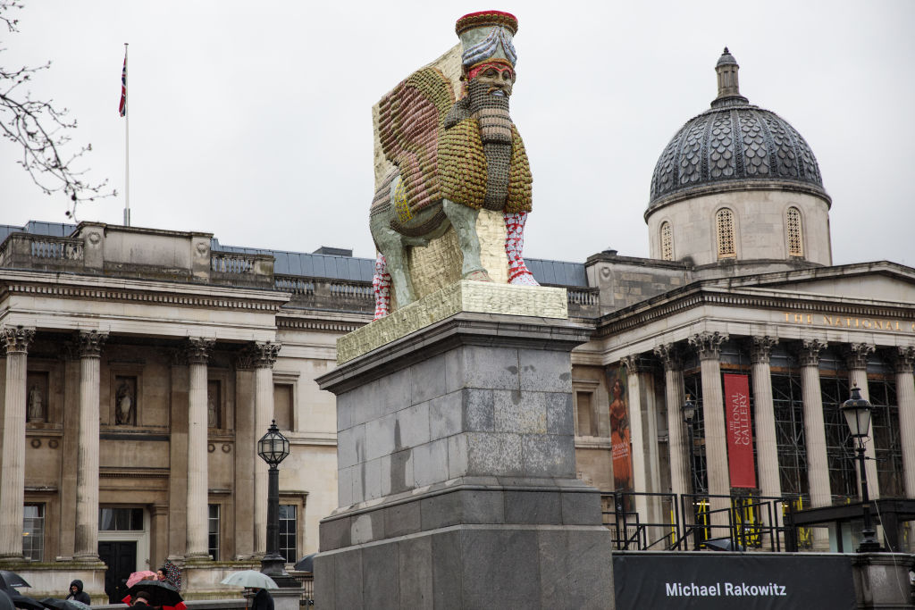 Reproducen Londres estatua iraquí destruida terroristas