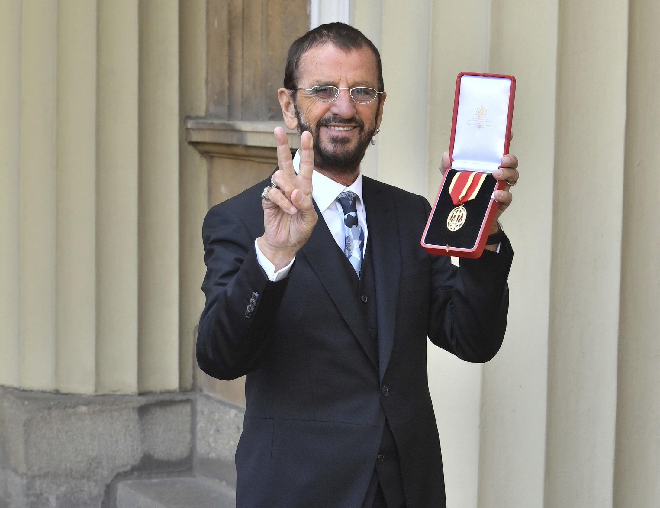 Ringo Starr recibe el título de Caballero del Imperio Británico