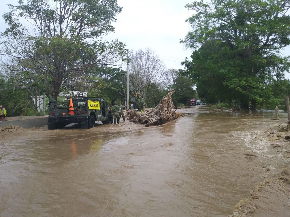 Lluvias provocan desbordamiento de río Teapa, en Tabasco
