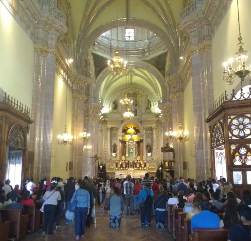 Miles de peregrinos visitan San Juan de los Lagos, Jalisco, en cuaresma