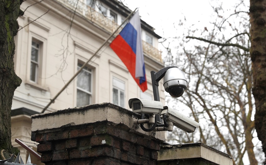 "Inaceptable" expulsión de 23 diplomáticos, dice la embajada rusa en Londres