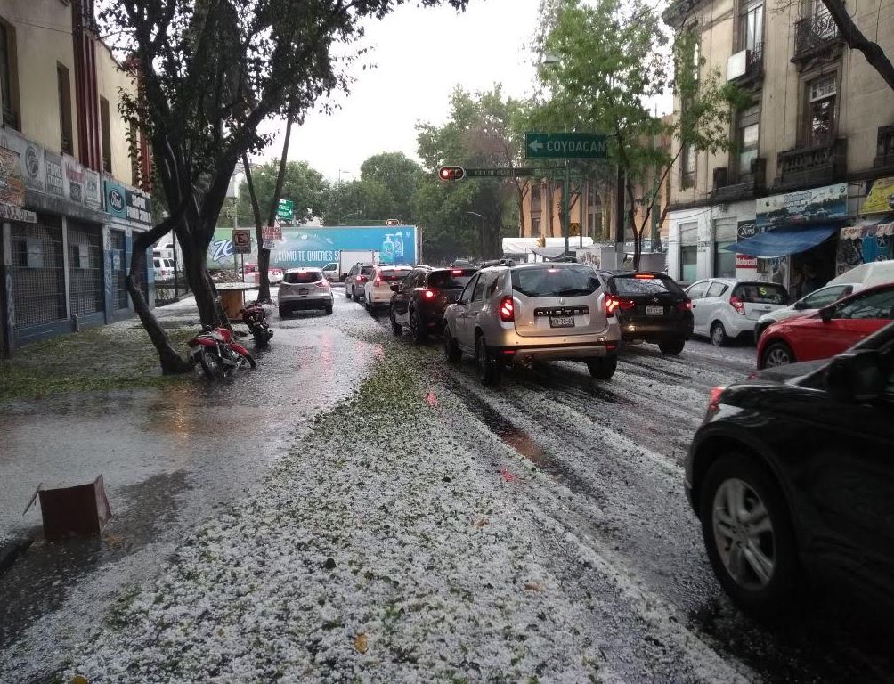 Se registra intensa lluvia en plena primavera en la CDMX