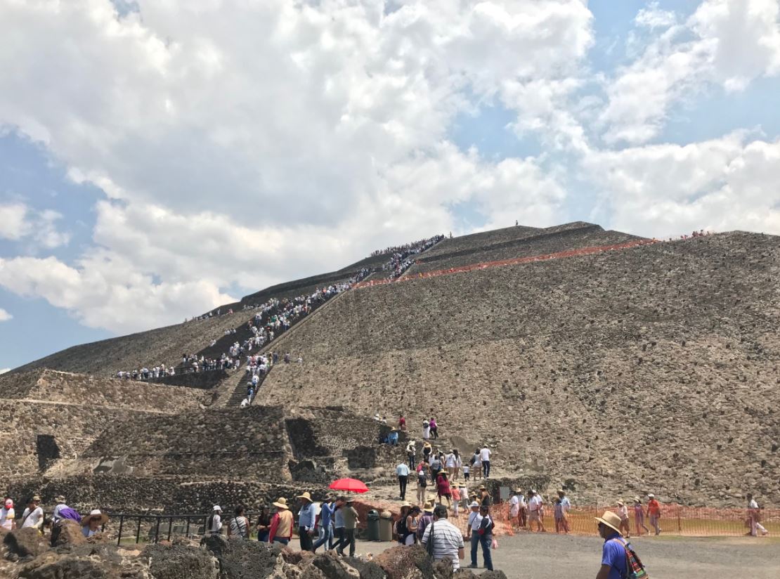 Venden alcohol a fuera de Teotihuacán, argumentan anuencia de las autoridades