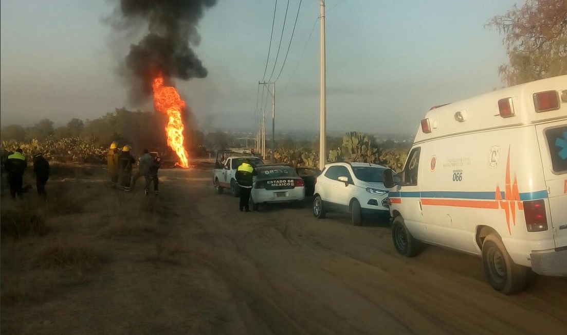 Se incendia toma clandestina en Axapusco, Edomex