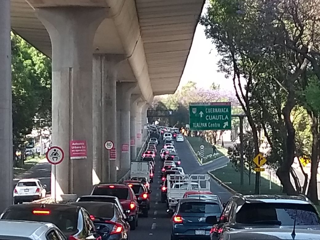 Tránsito lento en Viaducto Tlalpan y carretera a Toluca por salida de vacacionistas desde CDMX