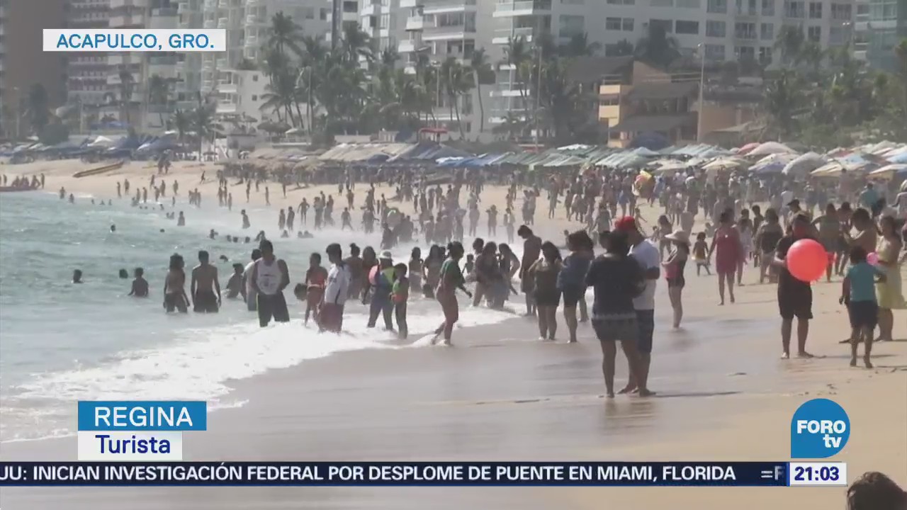Turistas disfrutan fin de semana largo en playas de Acapulco