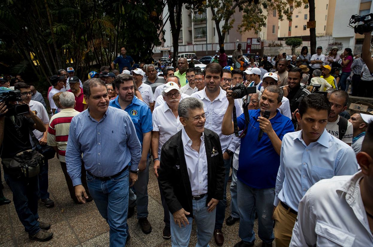 Frente opositor venezolano realiza asambleas de calle en rechazo a comicios