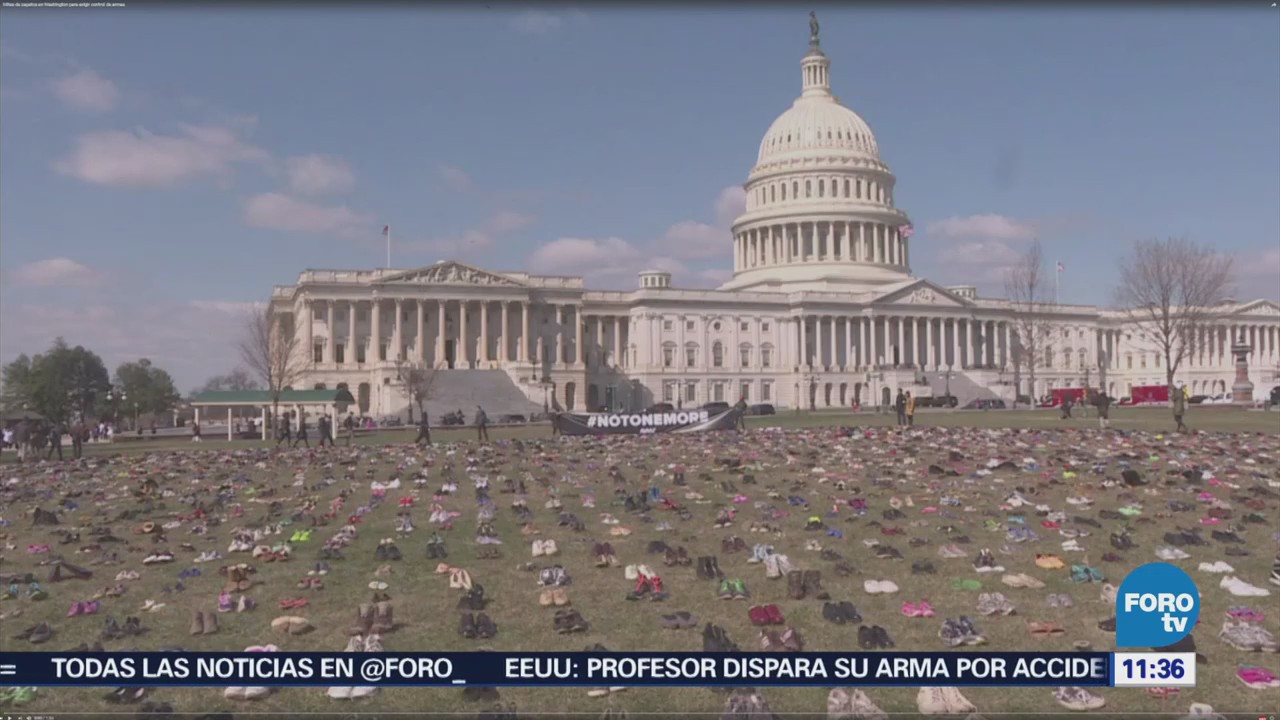 Zapatos frente al Capitolio de EU representan a niños muertos por tiroteos