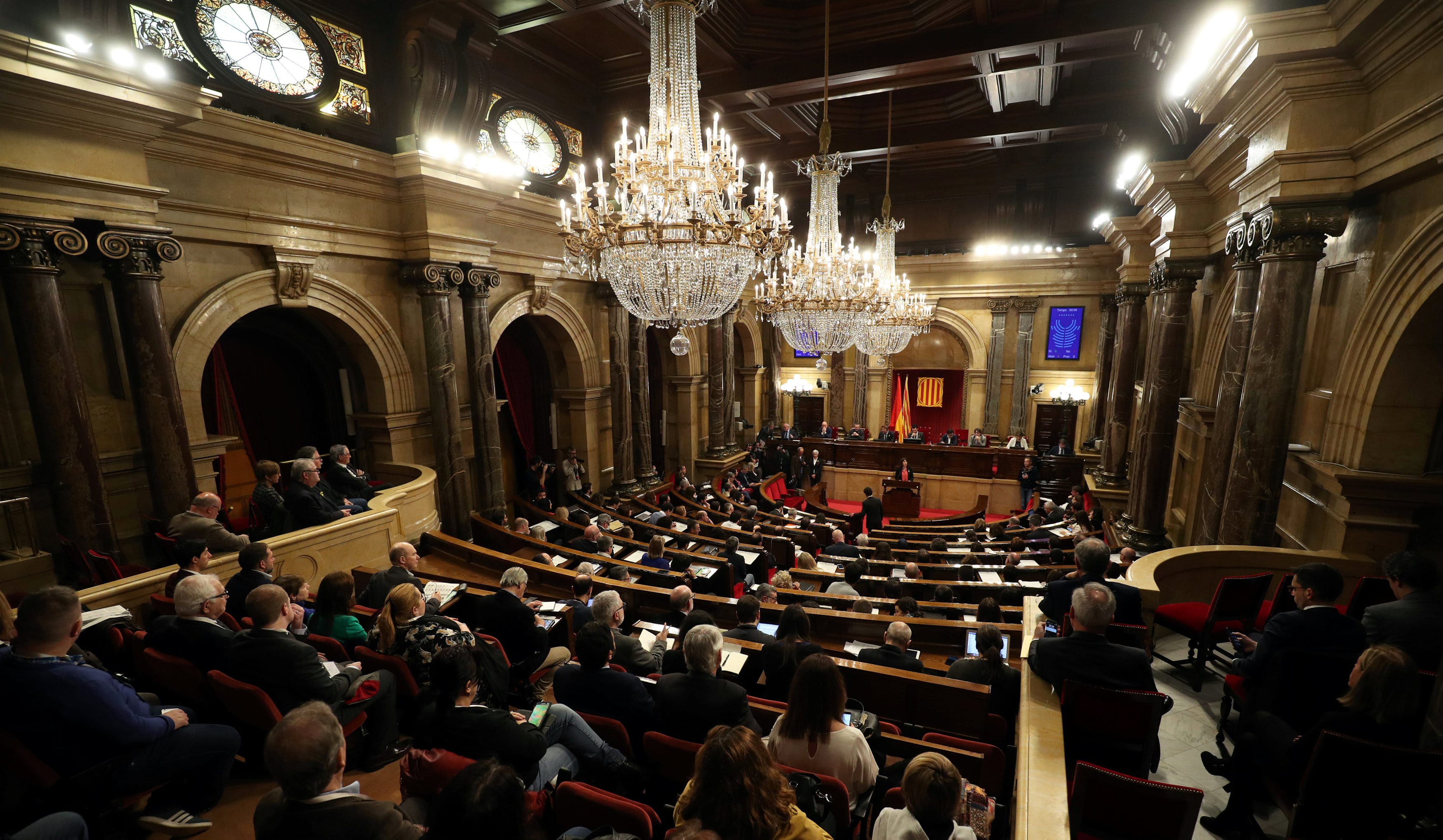 Parlamento catalán abre nuevas consultas para investir a presidente regional
