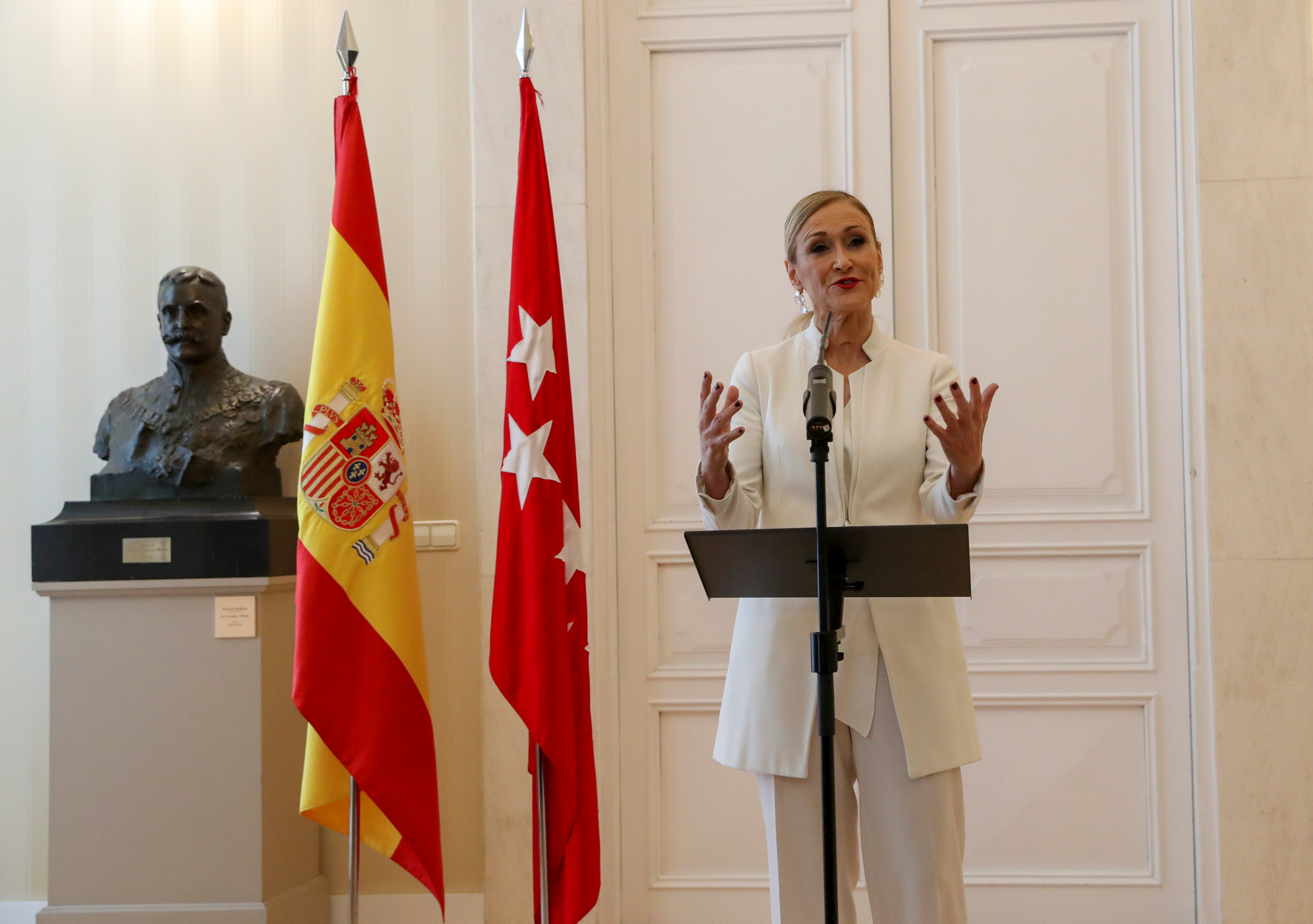 Dimite la presidenta de la región de Madrid tras escándalos