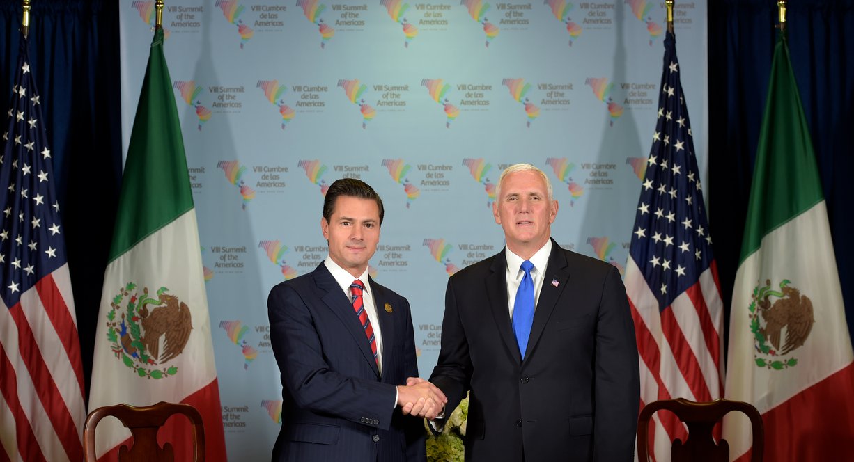 Peña Nieto se reúne con Mike Pence, vicepresidente de EU; destaca necesidad de "respeto mutuo"