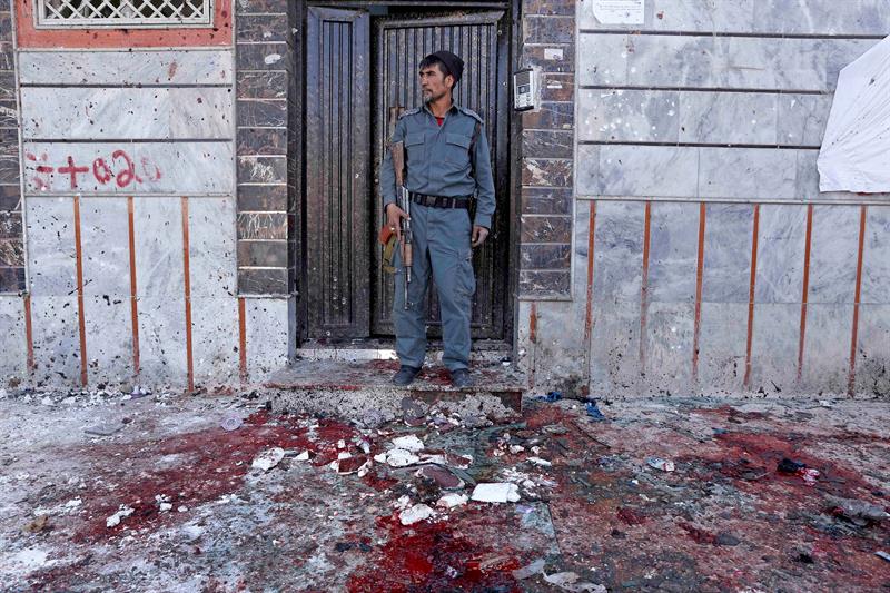 Ataque a centro de registro de votantes deja 31 muertos en Kabul, Afganistán