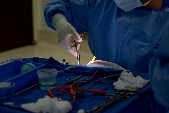 Estados Unidos realiza primer trasplante de pene y escroto en el mundo