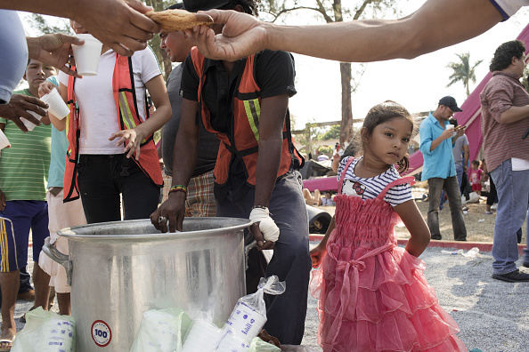 Migrantes conviven con habitantes de Puebla antes de viajar hacia CDMX