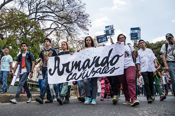 Hacen caminata en Caracas para honrar a ‘caídos’ en protestas de 2017