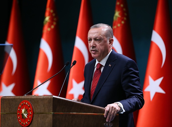 Erdogan adelanta las elecciones 16 meses para eliminar incertidumbres