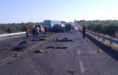 Accidente carretero deja 2 muertos y 25 heridos en Aguascalientes