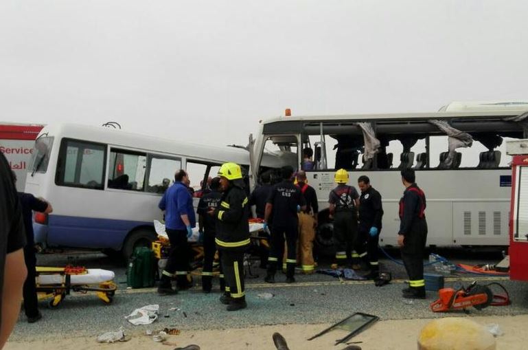 Colisión frontal de autobuses causa 15 muertos en Kuwait