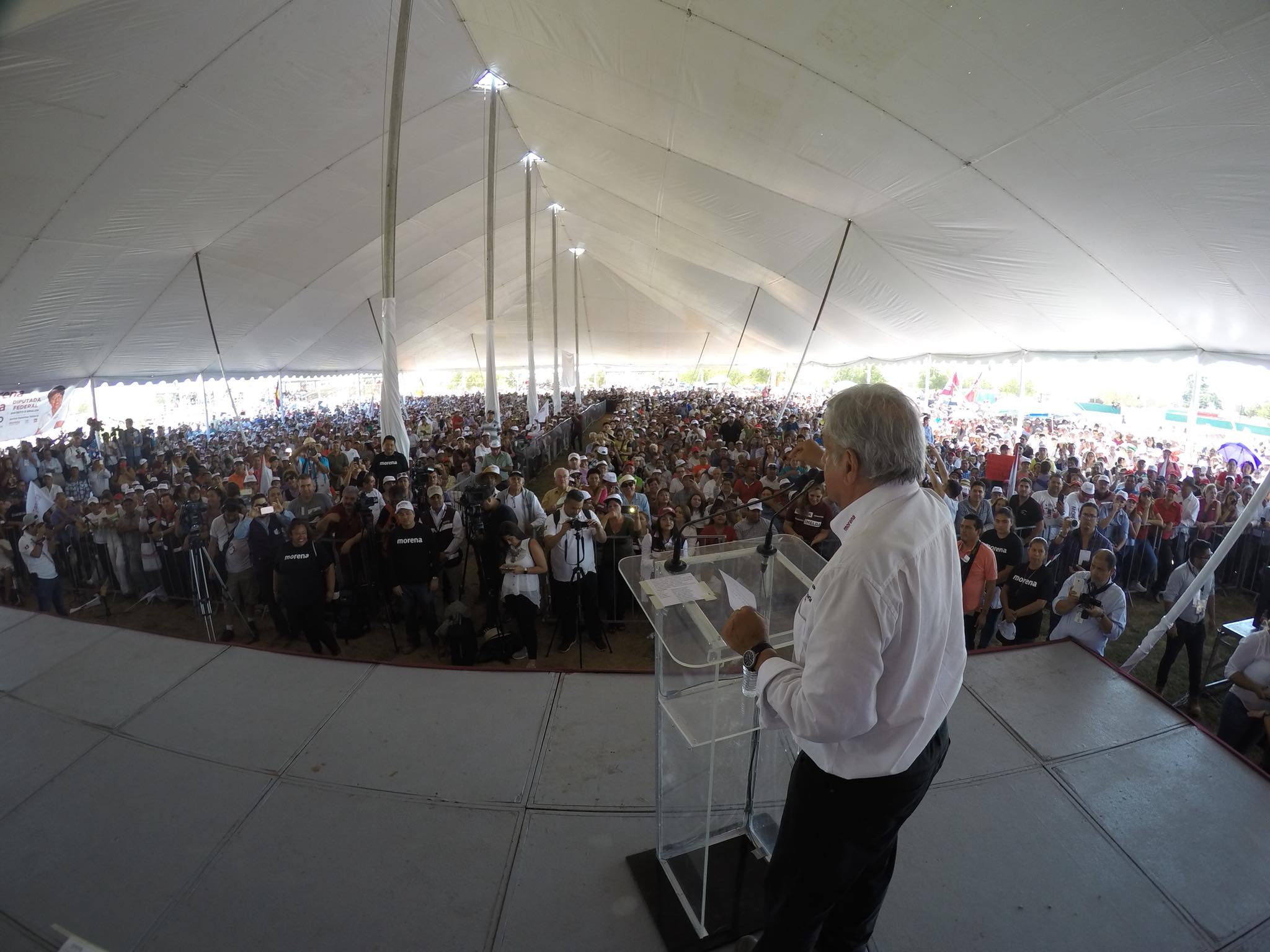 López Obrador dialoga con representantes de la Iglesia Católica Romana