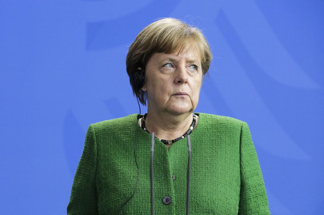 Merkel califica de "necesaria y proporcionada" la acción militar contra Siria