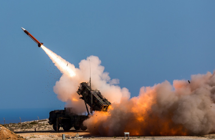 Rebeldes hutíes lanzan ocho misiles balísticos contra Arabia Saudita