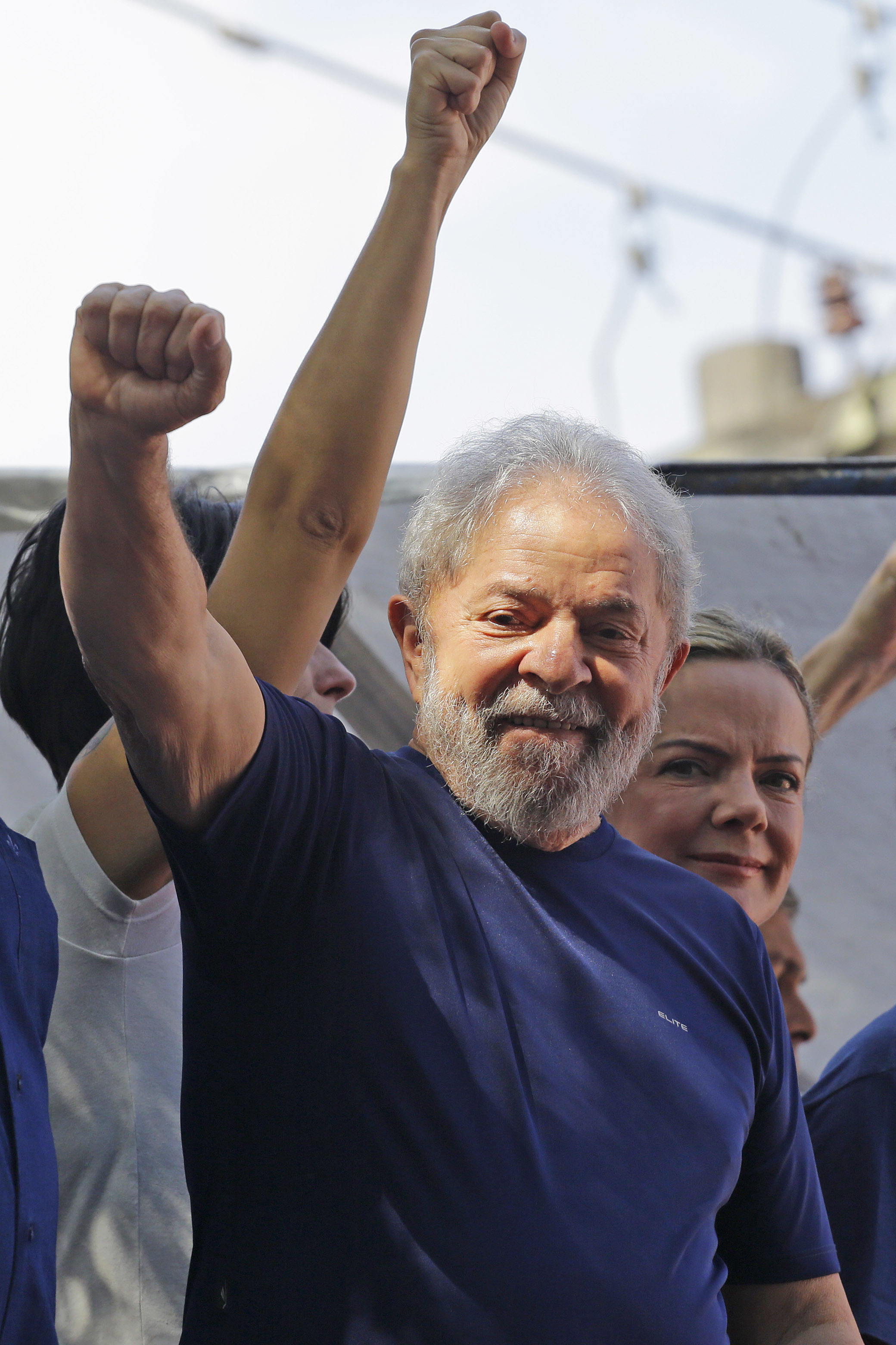 Lula sale del sindicato por primera vez en dos días