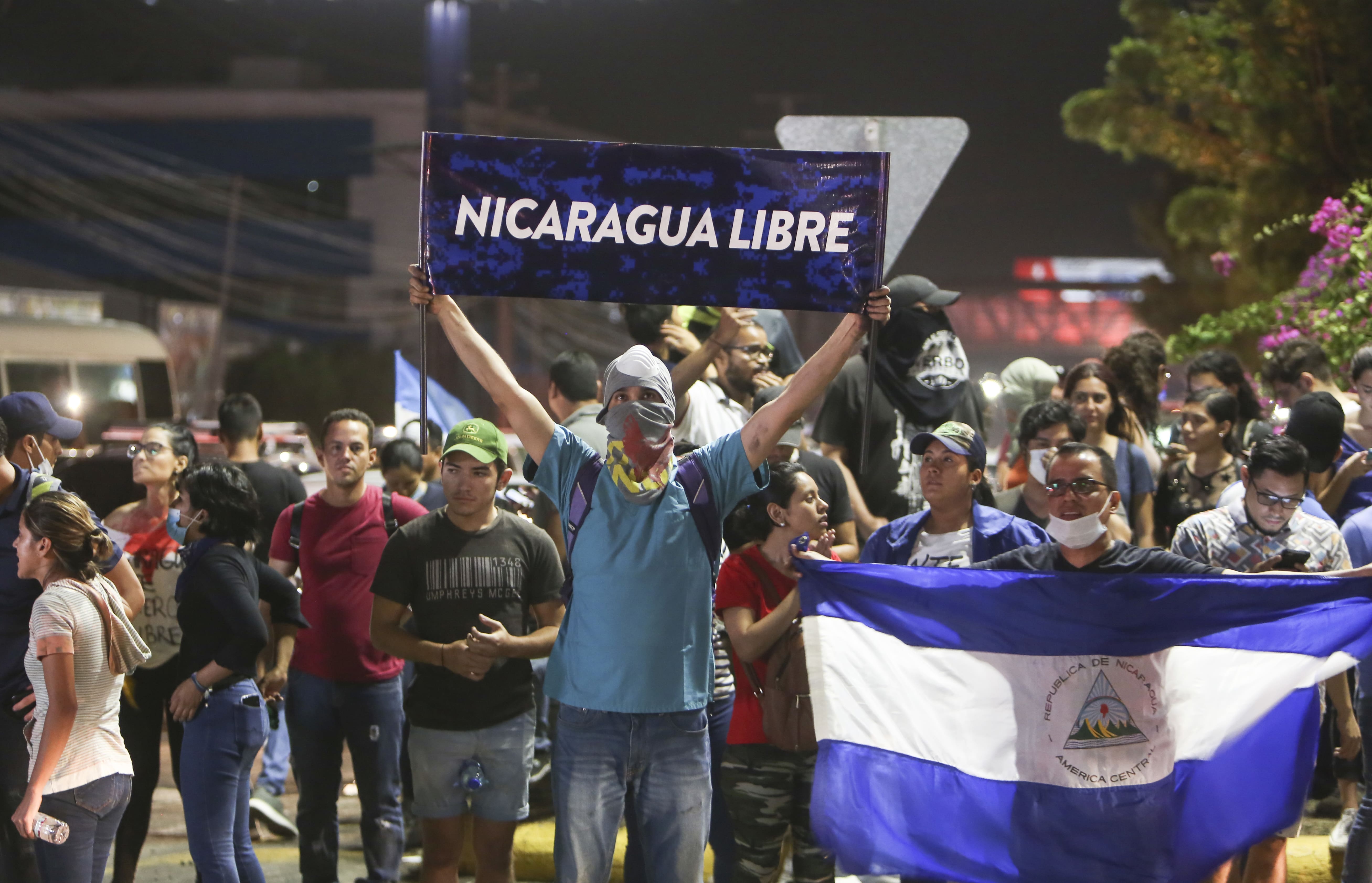 Ortega dice estar abierto a cambios en reforma que detonó protestas en Nicaragua