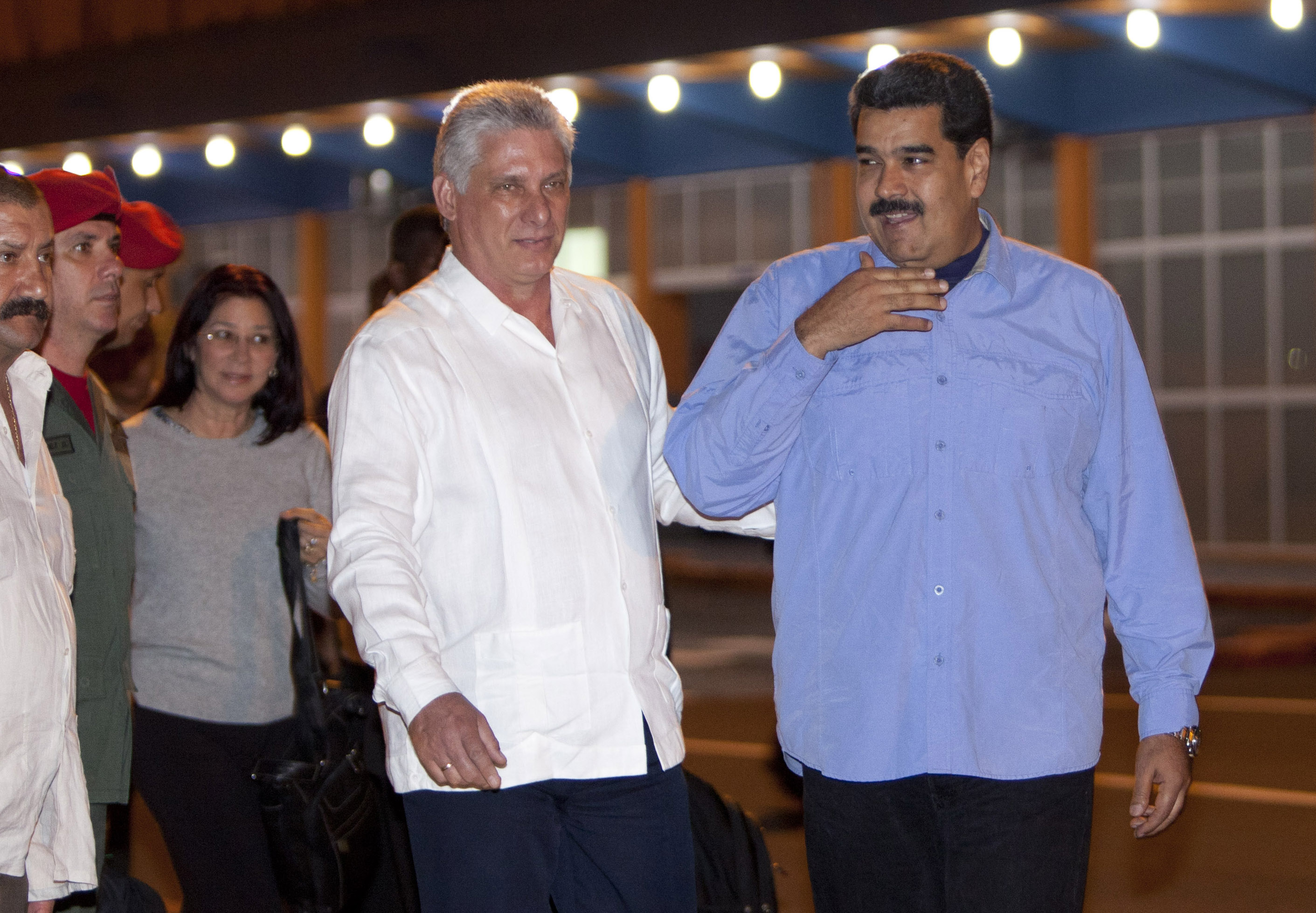 Nuevo presidente de Cuba recibe a Nicolás Maduro en La Habana