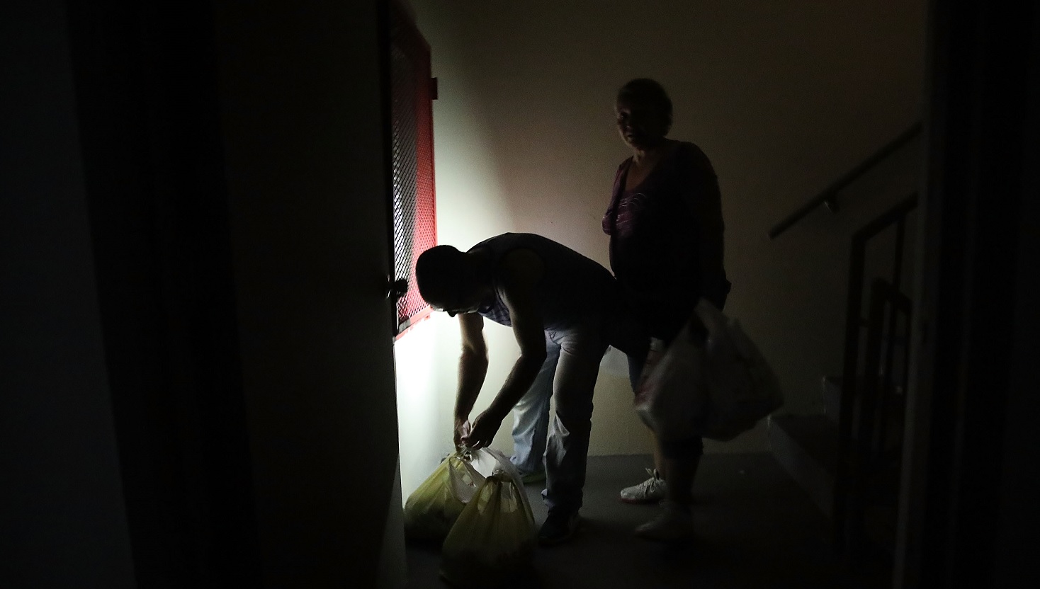 Puerto Rico sufre apagón; luz se restablecería entre 24 a 36 horas