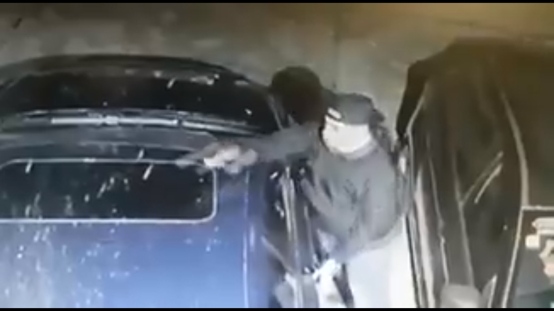 asaltantes roban con violencia un auto en naucalpan estado de mexico