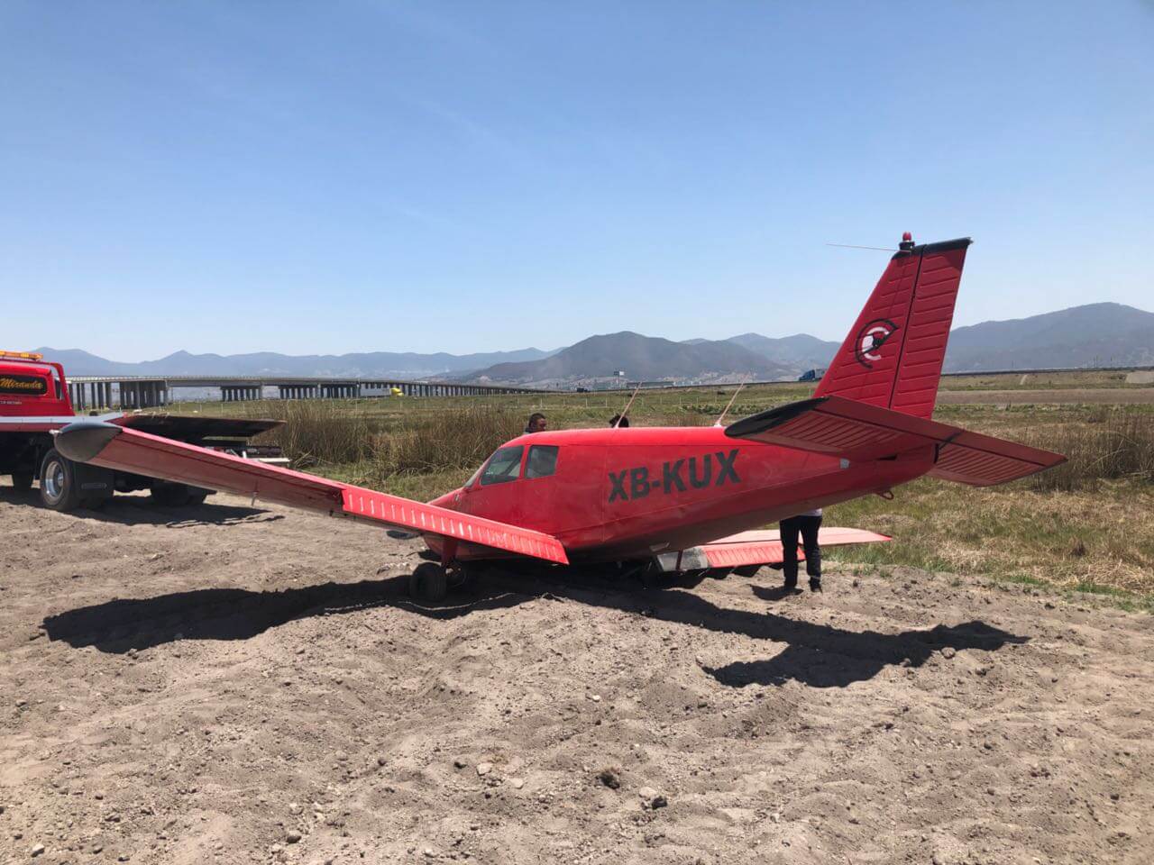 Aeronave aterriza de emergencia en Toluca, Estado de México