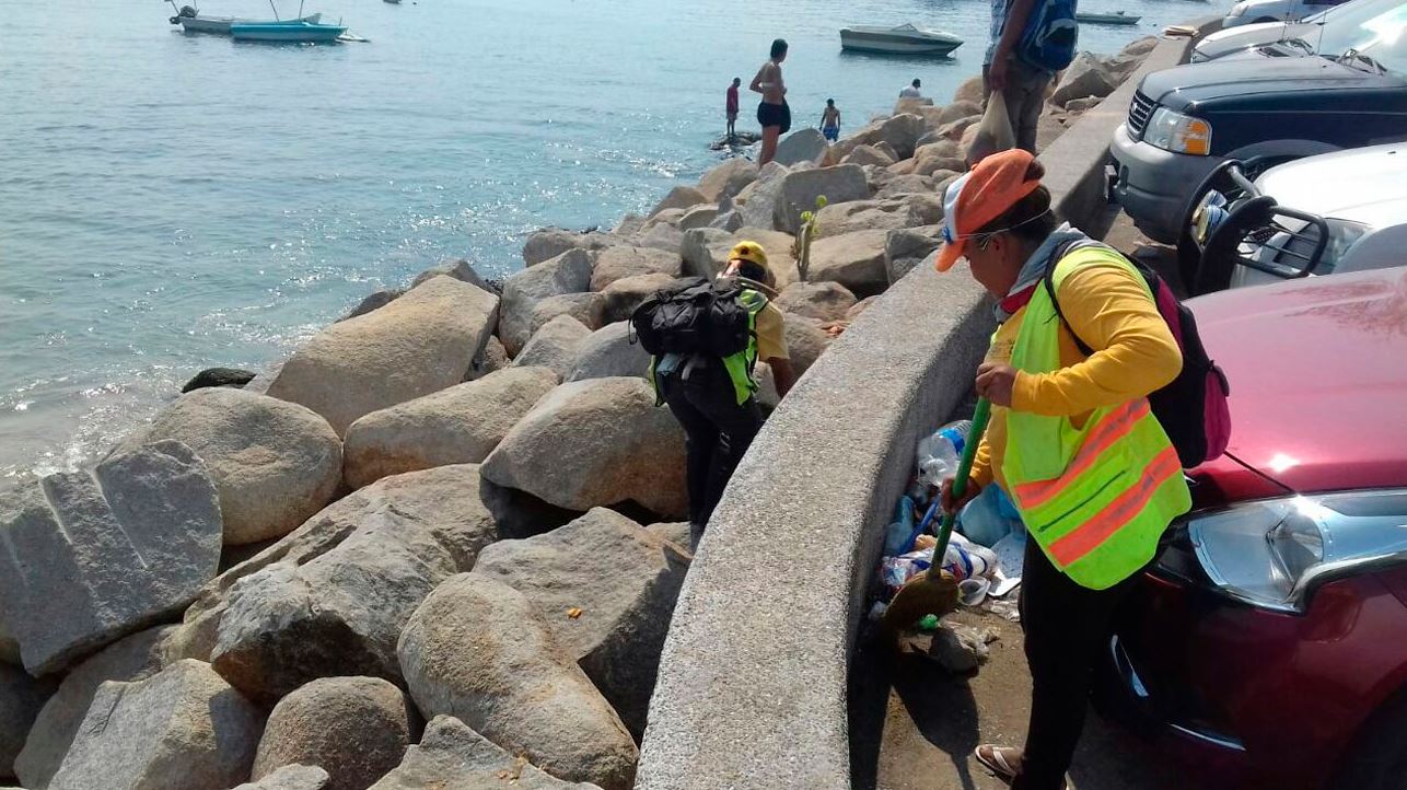 Turistas dejan hasta mil toneladas de basura en Acapulco