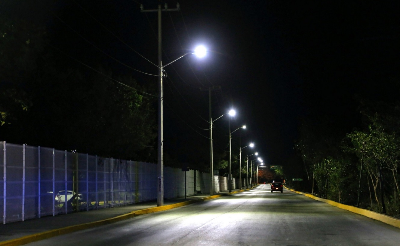 Hallan cinco cuerpos dentro de un vehículo abandonado en Cancún