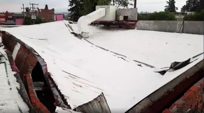 Lluvia con granizo deja encharcamientos y viviendas afectadas en Toluca, Edomex 