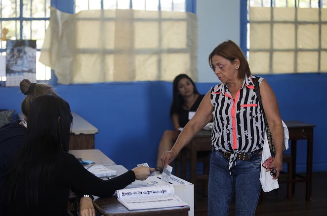 Ambiente frío y pocos votantes en segunda vuelta presidencial en Costa Rica