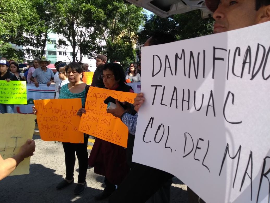 Damnificados del sismo 19S protestan en la Secretaría de Finanzas de CDMX