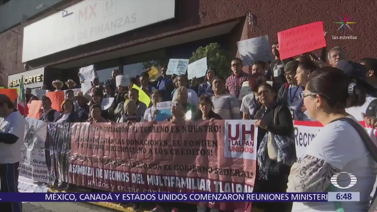 Damnificados del sismo 19S protestan frente a Secretaría de Finanzas CDMX