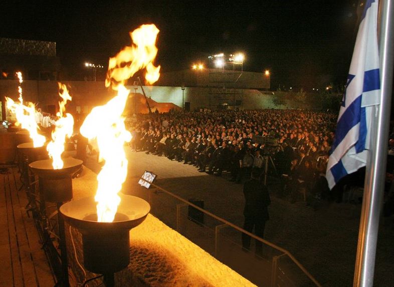 Israel recuerda a víctimas en el Día de Recuerdo del Holocausto