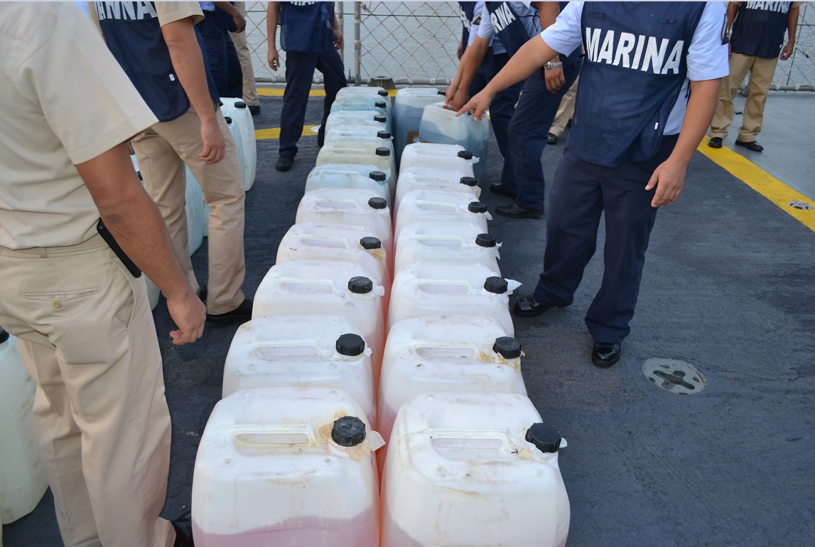 elementos de la marina aseguran media tonelada de cocaina y combustible en acapulco