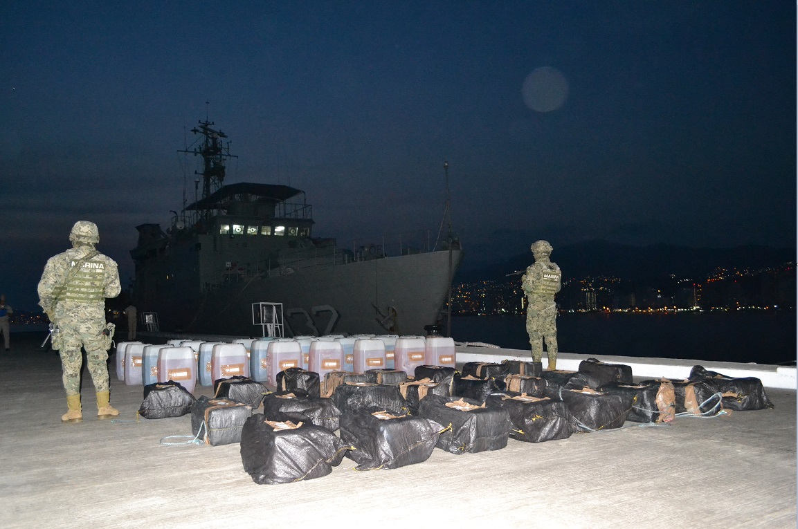 elementos de la marina aseguran media tonelada de cocaina y combustible en acapulco