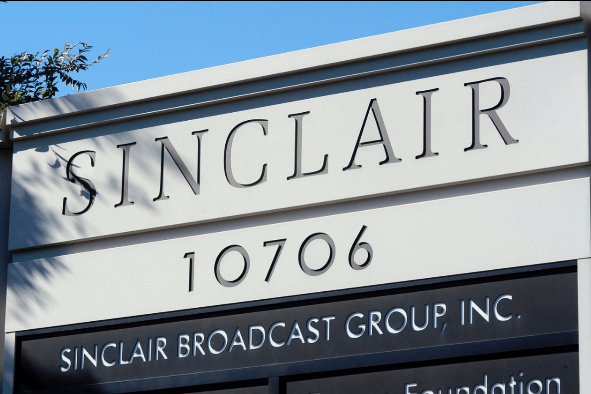 Trump acusa a la prensa de mentirosa y defiende a Sinclair