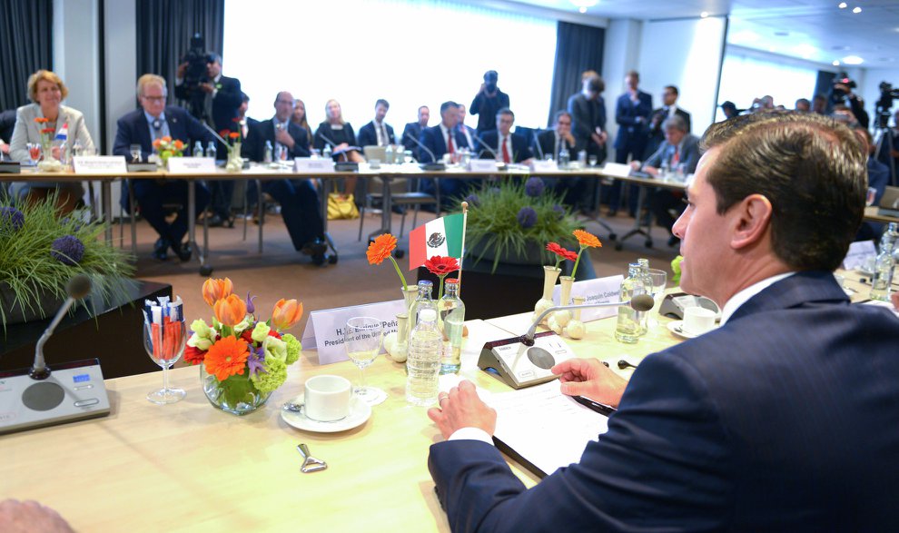 En Holanda, Peña Nieto se reúne con la Federación de Trabajadores