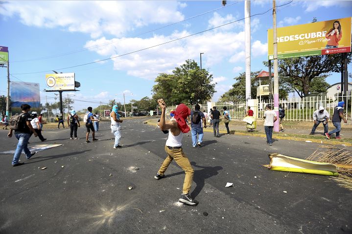 Denuncian saqueos en dos ciudades de Nicaragua en cuarto día de protestas