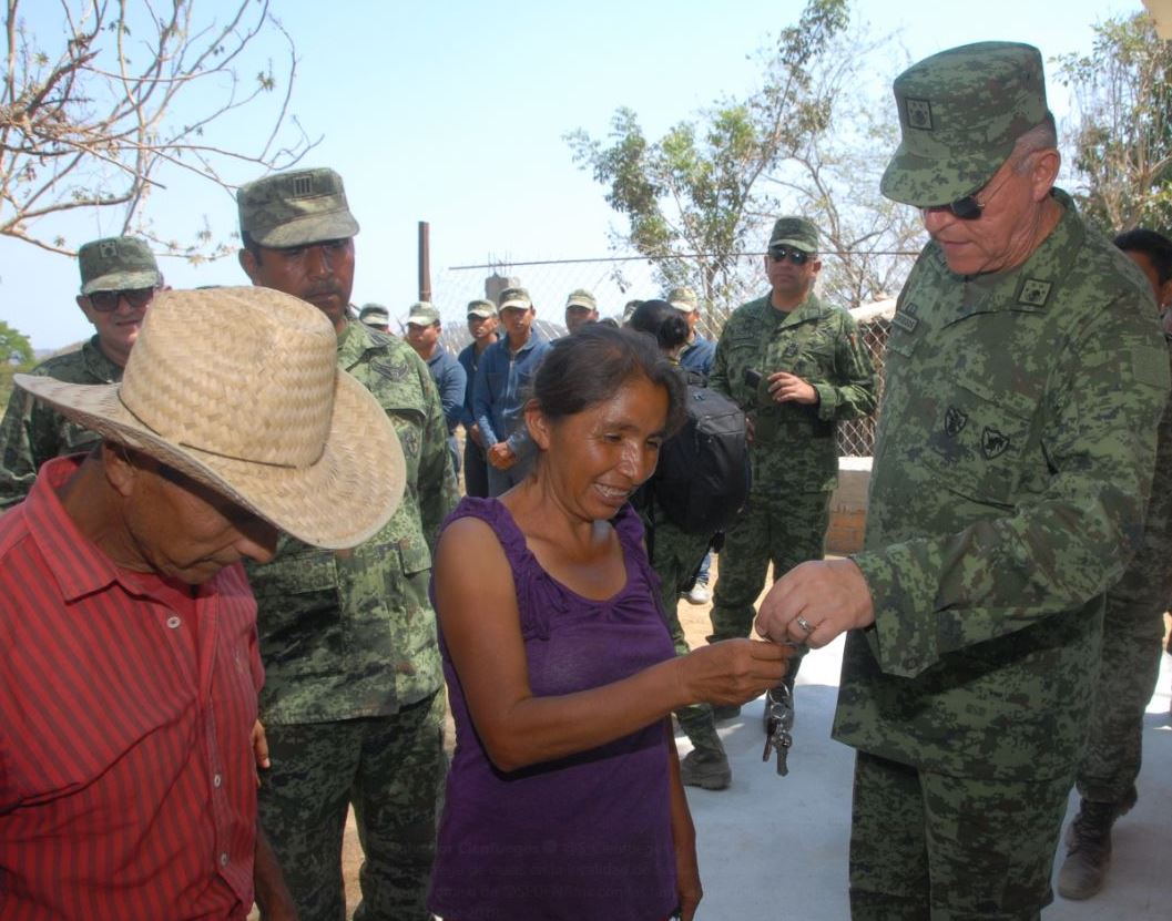 entrega 15 viviendas a damnificados del sismo en Santiago Jamiltepec, Oaxaca