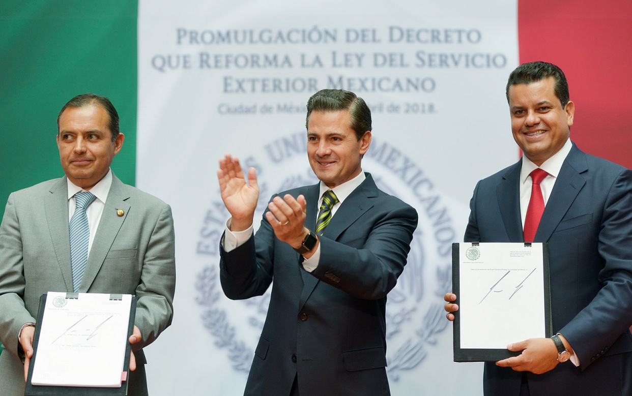 Peña Nieto promulga decreto que reforma la Ley del Servicio Exterior Mexicano