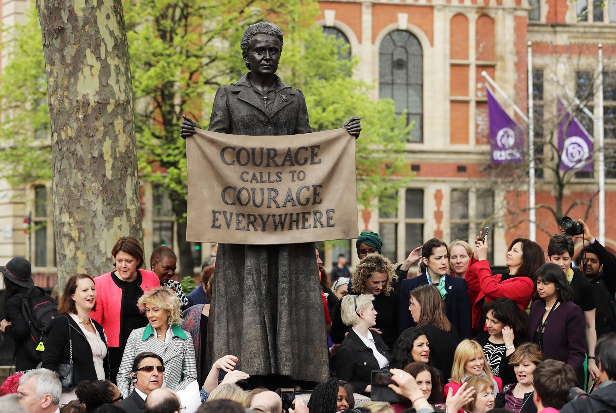 Inauguran la primera estatua de una mujer en plaza del Parlamento británico
